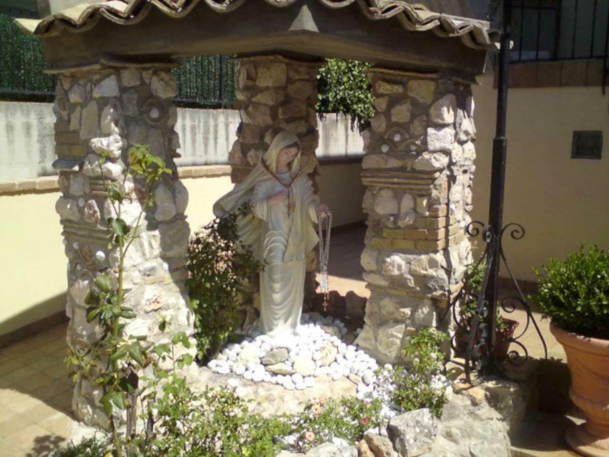 Affittacamere La Madonnina San Giovanni Rotondo Exterior foto